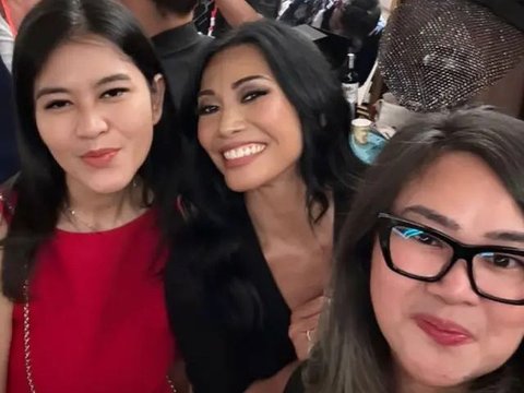 Hangout Bareng Bestie, ini Potret Kahiyang Ayu yang Tampil Makin Cantik dan Menawan