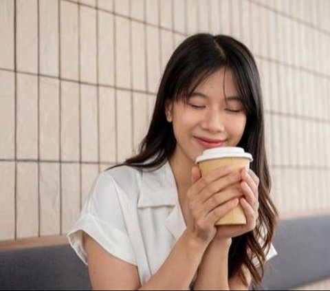 Attention Coffee Lovers, Here Are 6 Safe Ways to Drink Coffee to Keep Your Dental Health in Check