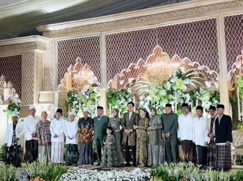 Ada 13 Undian Umroh Gratis hingga Suvenir Sembako, Pernikahan Bertema Pesta Rakyat di Gresik Ini Viral