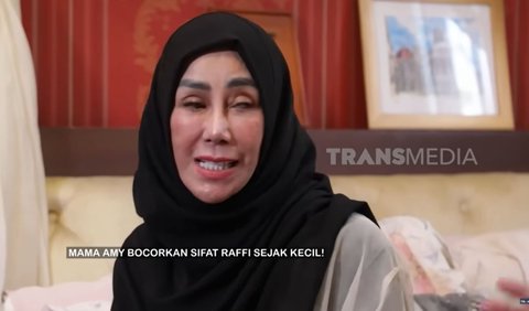 Mama Amy juga yang mengajarkan agar Raffi Ahmad harus percaya diri, termasuk saat di kelas.<br>