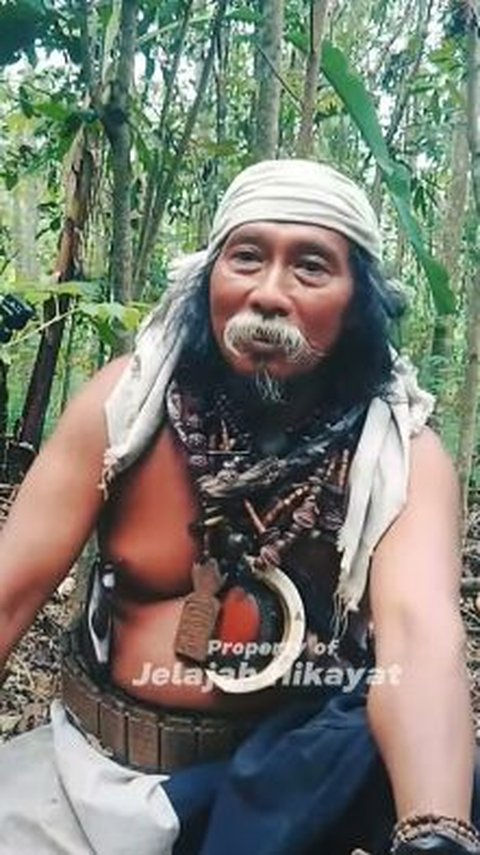 Suku Dayak Losarang Tidak Mandi dan Tidak Pakai Baju<br>