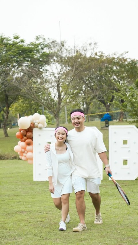 Gritte Agatha dan Arif Hidayat menggelar gender reveal untuk mengetahui jenis kelamin calon buah hati mereka.