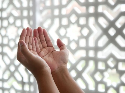 Expressions of Gratitude to Allah SWT, Here are 3 Prayers When Receiving Sustenance in Arabic, Latin, and Their Meanings