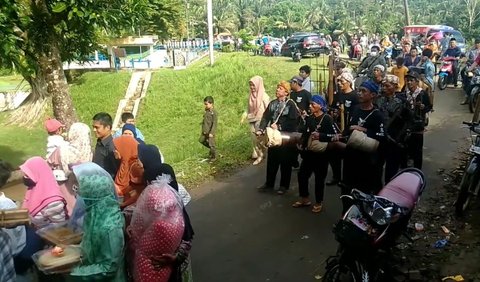 Mempraktikkan Kegiatan Bertani