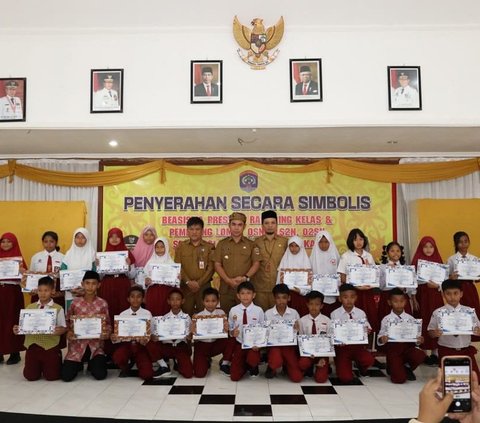 Pemkot Tarakan Salurkan Beasiswa untuk Pelajar Berprestasi