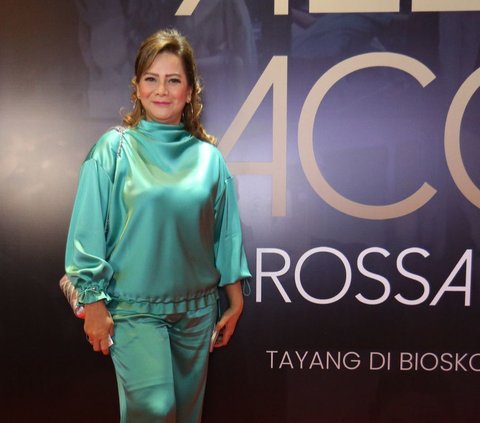 Gala Premier Film Dokumenter Rossa, Prilly Latuconsina Curi Perhatian di Red Carpet