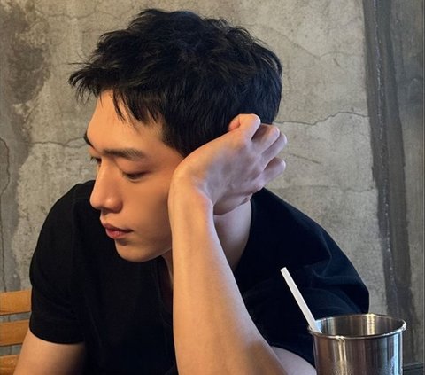 Potret Terbaru Seo Kang Joon, Ganteng dan Manis dalam Balutan Kaos Hitam