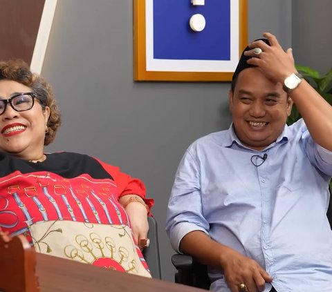 Too Jealous, Nunung Was Confronted by Aziz Gagap's Wife