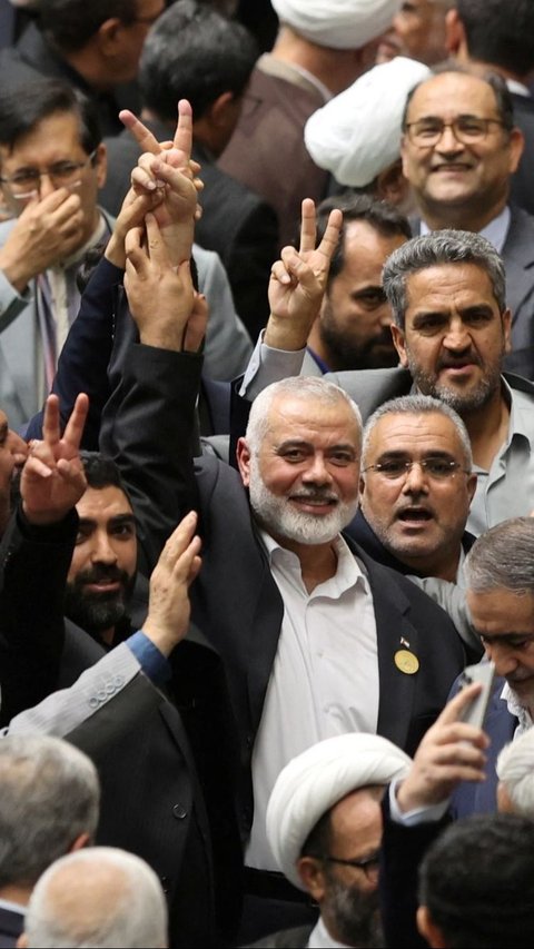 FOTO: Momen Terakhir Ismail Haniyeh Sebelum Tewas, Sempat Hadir di Pelantikan Presiden Iran