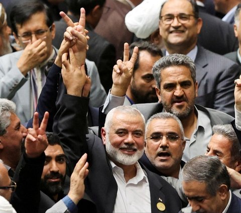 FOTO: Momen Terakhir Ismail Haniyeh Sebelum Tewas, Sempat Hadir di Pelantikan Presiden Iran