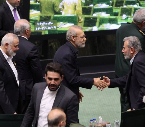 FOTO: Momen Terakhir Ismail Haniyeh Sebelum Tewas, Sempat Hadir di Pelantikan Presiden Iran