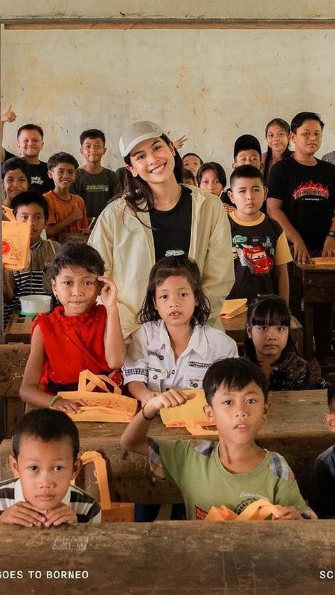 Viral Aksi Maudy Ayunda Kunjungi SD Terpencil di Kabupaten Sintang Kalimantan Barat, Banjir Pujian<br>