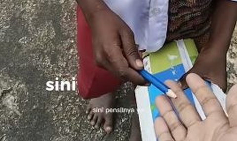 Momen Gemas Siswa SD di Papua Menangis hingga Ingin Pulang, Ternyata Ini Alasannya Bikin Haru