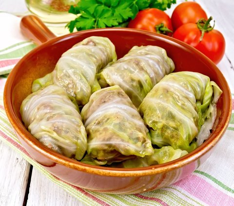 Recipe for Cabbage Rolls Filled with Chicken and Shrimp, a Very Delicious and Healthy Snack