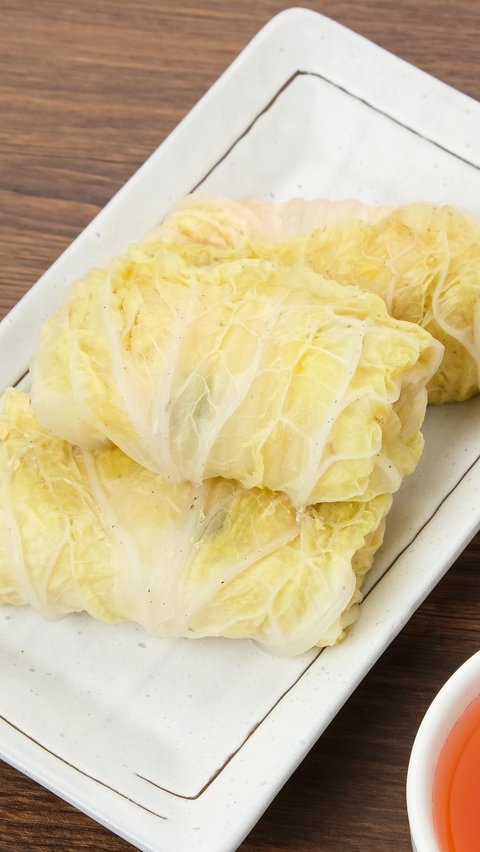 Recipe for Cabbage Rolls Filled with Chicken and Shrimp, a Very Delicious and Healthy Snack