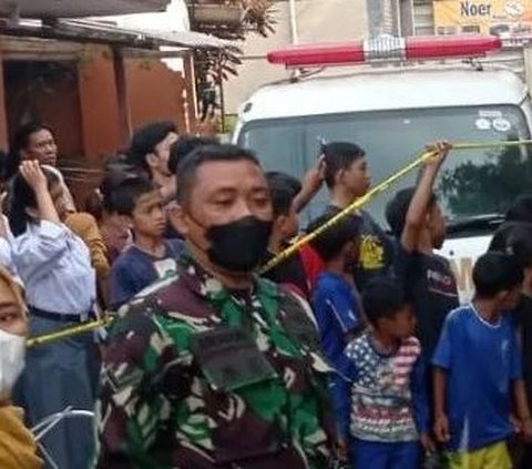 The Message Written by the Mother and Child Living in a Skeleton in West Bandung: Endowing a House to Become a Mosque, Blame the Father