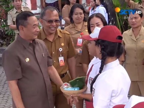 Bukan Program Pemerintah Pusat, Begini Antusiasme Siswa SD Dapat Makan Siang Gratis dari Pemkab Karangasem