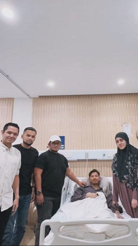 Potret Sonny Septian saat Dijenguk Rekan-rekan Seleb di Rumah Sakit, Ada Teuku Wisnu Hingga Dude Harlino