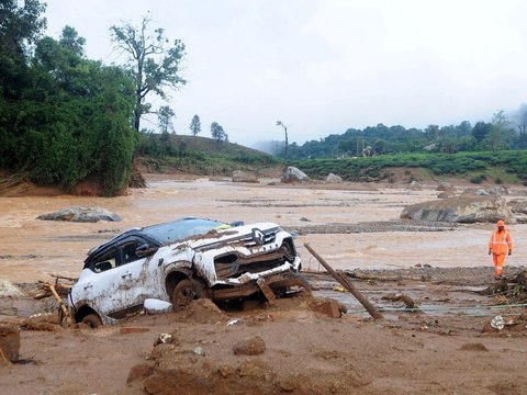 FOTO: Tragis, Banjir dan Tanah Longsor di India Tewaskan Puluhan Orang, Ratusan Masih Hilang