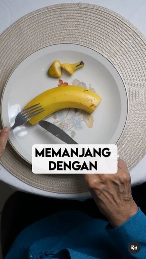 It Turns Out This is the Polite Way to Eat a Banana from Etiquette Experts, Using a Knife and Fork