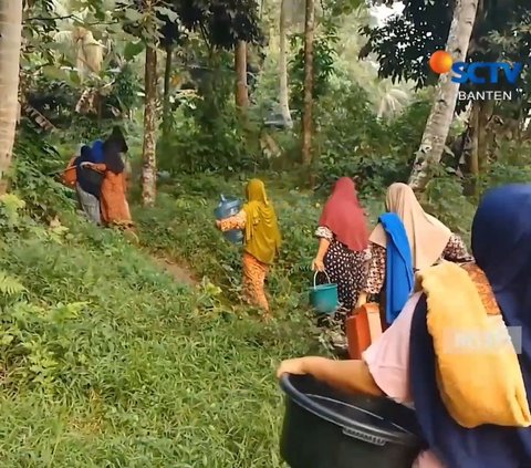 Pilu Warga Lebak Alami Kekeringan, Gunakan Air Sungai untuk Mencuci hingga Kebutuhan Minum