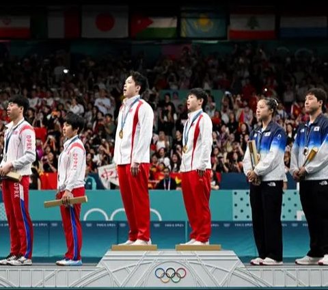 FOTO: Viral, Ini Potret Langka Atlet Korea Selatan dan Korea Utara Selfie Bareng di Podium Olimpiade Paris 2024