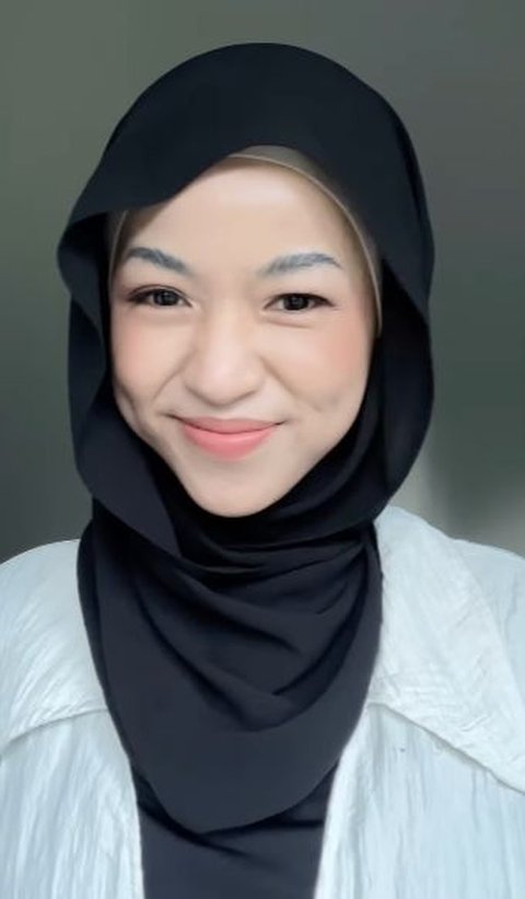 Nggak Punya Jarum Pentol alias Peniti? Coba Tiru Tutorial Pashmina Ini