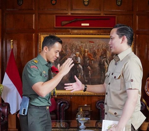 Selain Fahat, Sony juga berkunjung dan bertemu dengan Rizky Irmansyah. Sekretaris pribadi Prabowo Subianto ini juga mengunggah momen saat Sony berkunjung ke Kementerian Pertahanan RI.