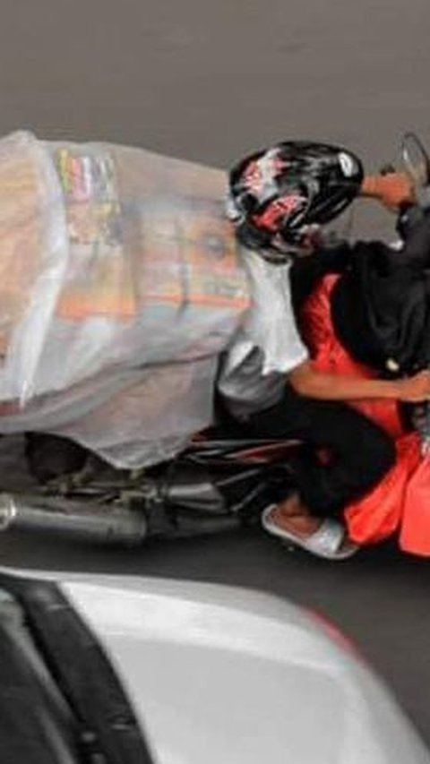 Ada 5 tips yang dapat diikuti untuk memastikan keamanan saat membawa barang saat naik motor