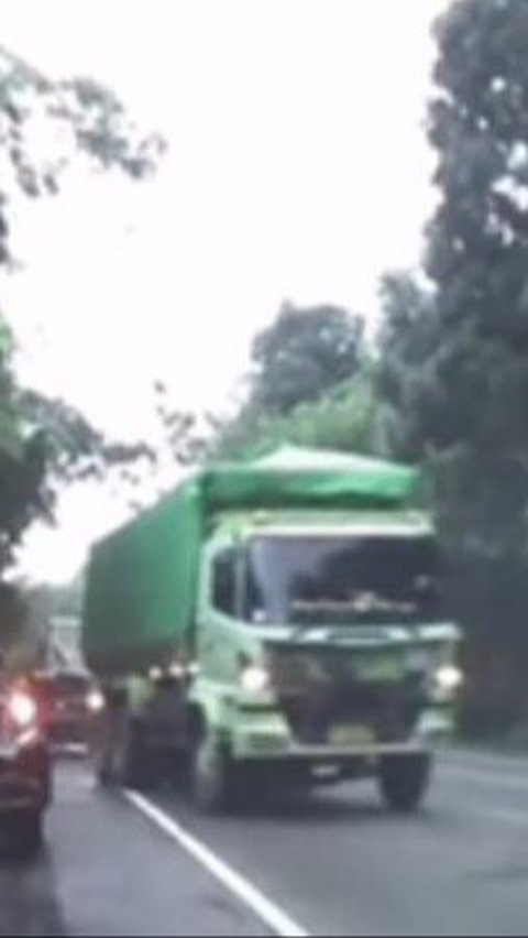 Cerita tentang penumpang mobil yang berhasil selamat dari truk yang tidak mampu naik di Sitinjau Lauik menjadi viral