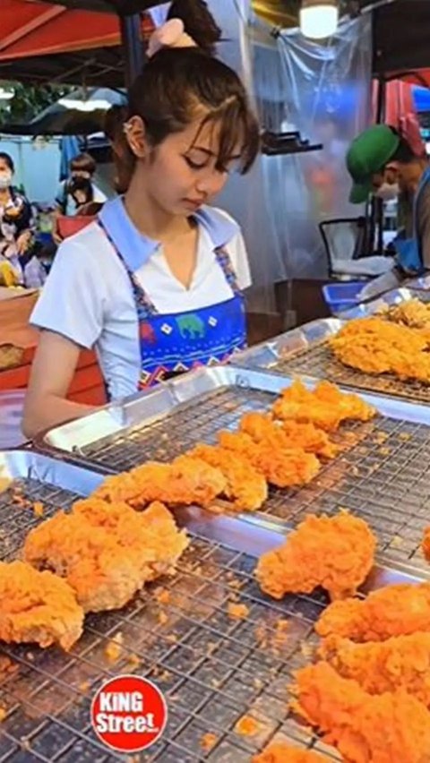 Inilah sosok gadis penjual ayam goreng yang viral karena mirip Lisa Blackpink.