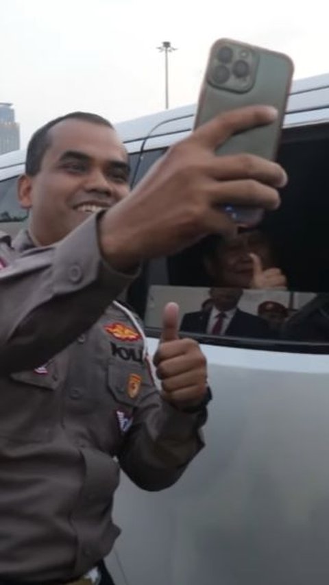 Sikap Prabowo Ketika Sudah Dalam Mobil Didatangi Seorang Polisi, Ternyata Minta Ini<br>