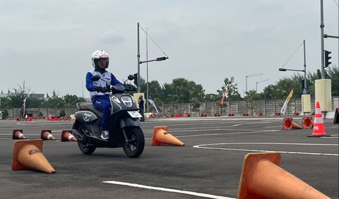 Dengan AHSRIC, kami bertujuan untuk meningkatkan kompetensi instruktur safety riding Honda di seluruh Indonesia agar mereka dapat terus memberikan edukasi kepada masyarakat tentang pentingnya keselamatan berkendara dan berperan aktif dalam menciptakan budaya berkendara yang aman, nyaman, dan menyenangkan