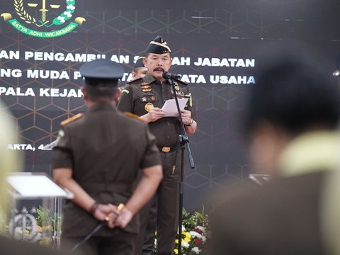 Pesan Jaksa Agung Saat Lantik Wakil Jaksa Agung, JAM-Datun, dan 4 Kajati: Bekerjalah dengan Nurani dan Akal Sehat