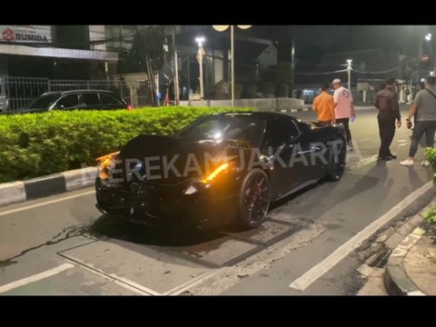 Ferrari Crashes into Mercedes in South Jakarta, Here's the Chronology