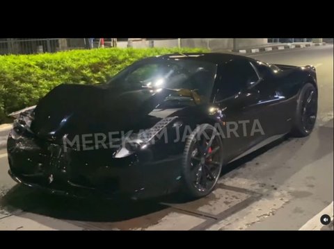 Ferrari Crashes into Mercedes in South Jakarta, Here's the Chronology