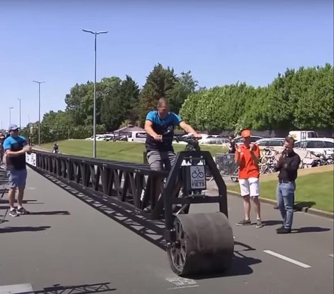 World's Longest Tandem Bicycle Record Reached 55 Meters, Equivalent to Four Double-Decker Buses