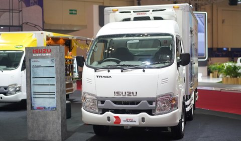 Para pengunjung bisa mencoba TruXperience Journey yang disediakan oleh Booth Isuzu GIIAS 2024 dalam bentuk simulator truk