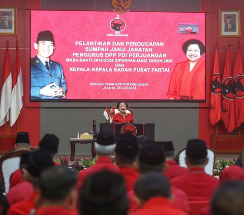 Megawati turut mengkritisi utang pemerintah yang mencapai Rp8.338,43 triliun. Menurutnya, jumlah tersebut sudah terlalu besar. 