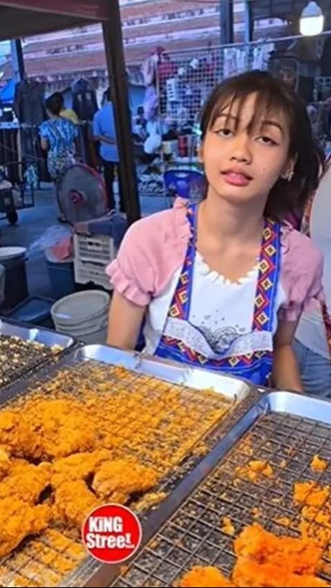 Viral Penjual Ayam Goreng di Pasar Mirip Lisa BLACKPINK, Ini Potretnya