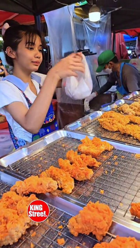 Viral Penjual Ayam Goreng di Pasar Mirip Lisa BLACKPINK, Ini Potretnya