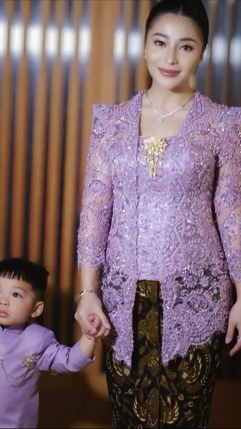 Cantiknya Nikita Willy Tampil Pakai Kebaya, Baby Bump Makin Terlihat