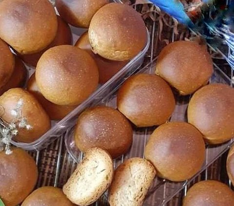 Namun sayang, kini Roti Koing sudah mulai terpinggirkan. Hanya orang tua saja yang masih menyantap roti legendaris khas Palembang ini. Kendati demikian, roti bulat kering ini ternyata banyak diminati ketika bulan Ramadan.