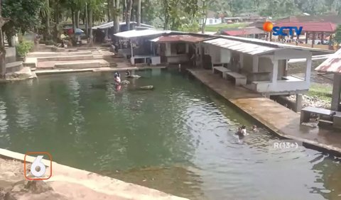 Berenang di Kolam Air Alami Salakanagara