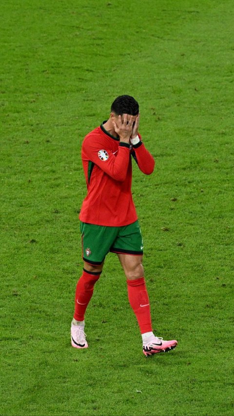 FOTO: Pahitnya Akhir Perjalanan Cristiano Ronaldo di Euro: Tak Ada Gol, Portugal Tersingkir