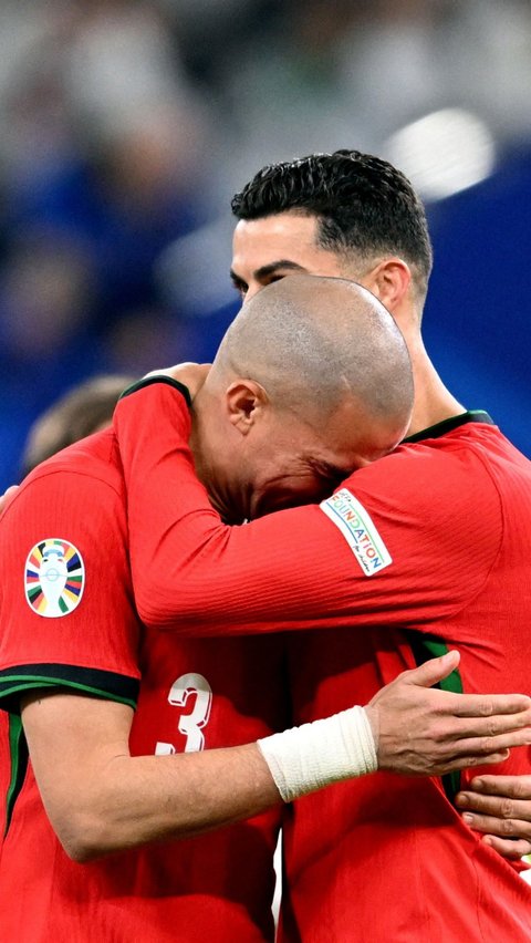 Portugal kalah melalui adu penalti dengan skor 5-3 dari Prancis setelah pertandingan sepanjang 120 menit berakhir imbang tanpa gol. Foto: REUTERS