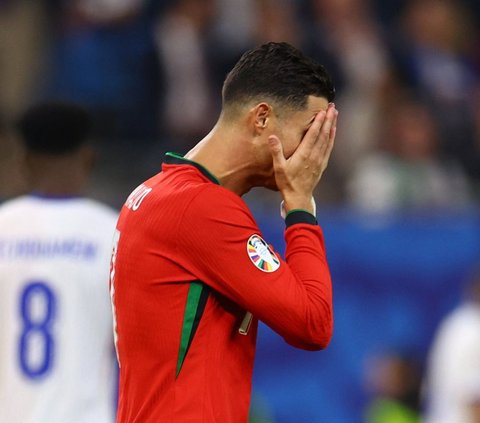 FOTO: Pahitnya Akhir Perjalanan Cristiano Ronaldo di Euro: Tak Ada Gol, Portugal Tersingkir