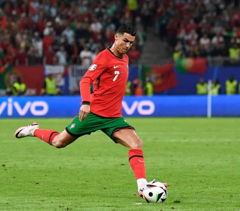 FOTO: Pahitnya Akhir Perjalanan Cristiano Ronaldo di Euro: Tak Ada Gol, Portugal Tersingkir