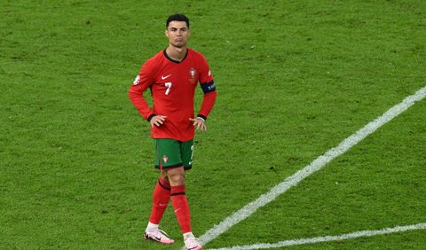 Ronaldo sejatinya berpeluang besar menambah pundi-pundi golnya di Euro kala mendapat kesempatan mengeksekusi penalti dalam pertandingan melawan Slovenia di 16 besar.<br>