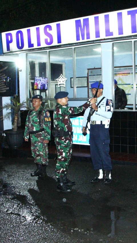 Pastikan Keamanan, Danlanud Husein Sastranegara Laksanakan Patroli Malam